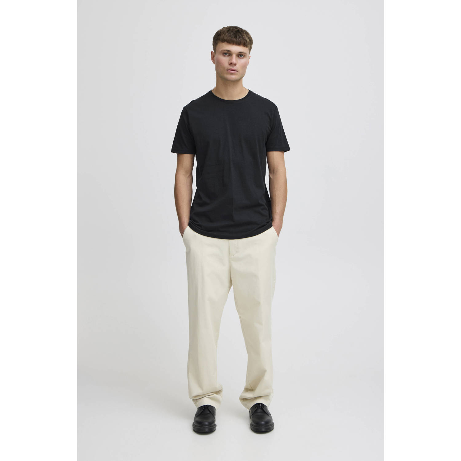 Solid regular fit T-shirt zwart