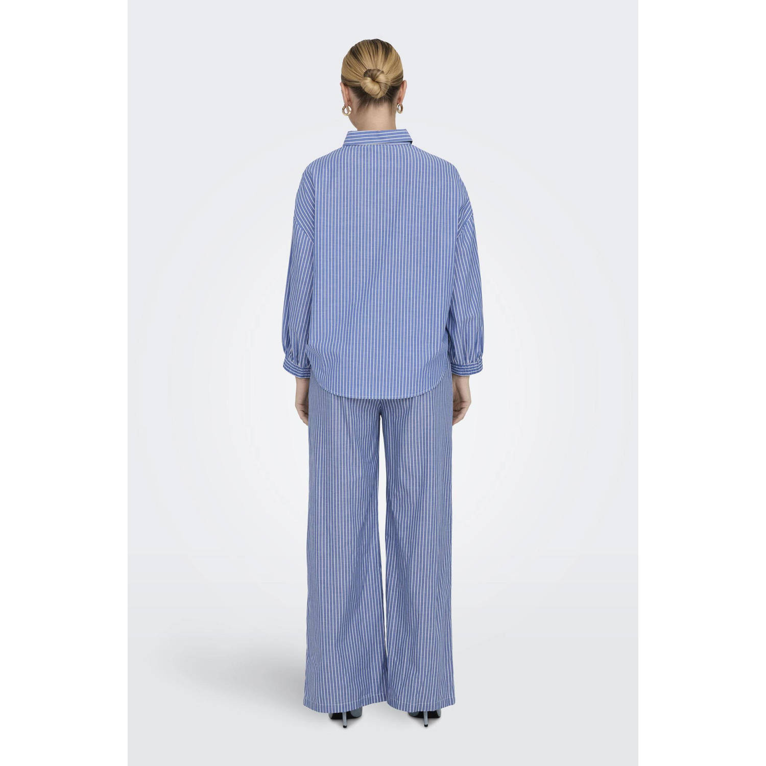 ONLY gestreepte blouse ONLARJA lichtblauw wit