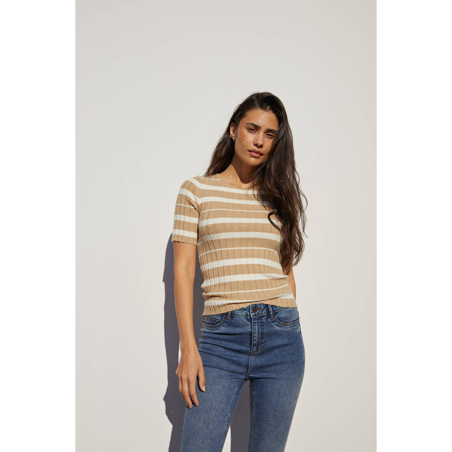 NOISY MAY gestreepte top NMFREYA met ingebreid patroon beige ecru