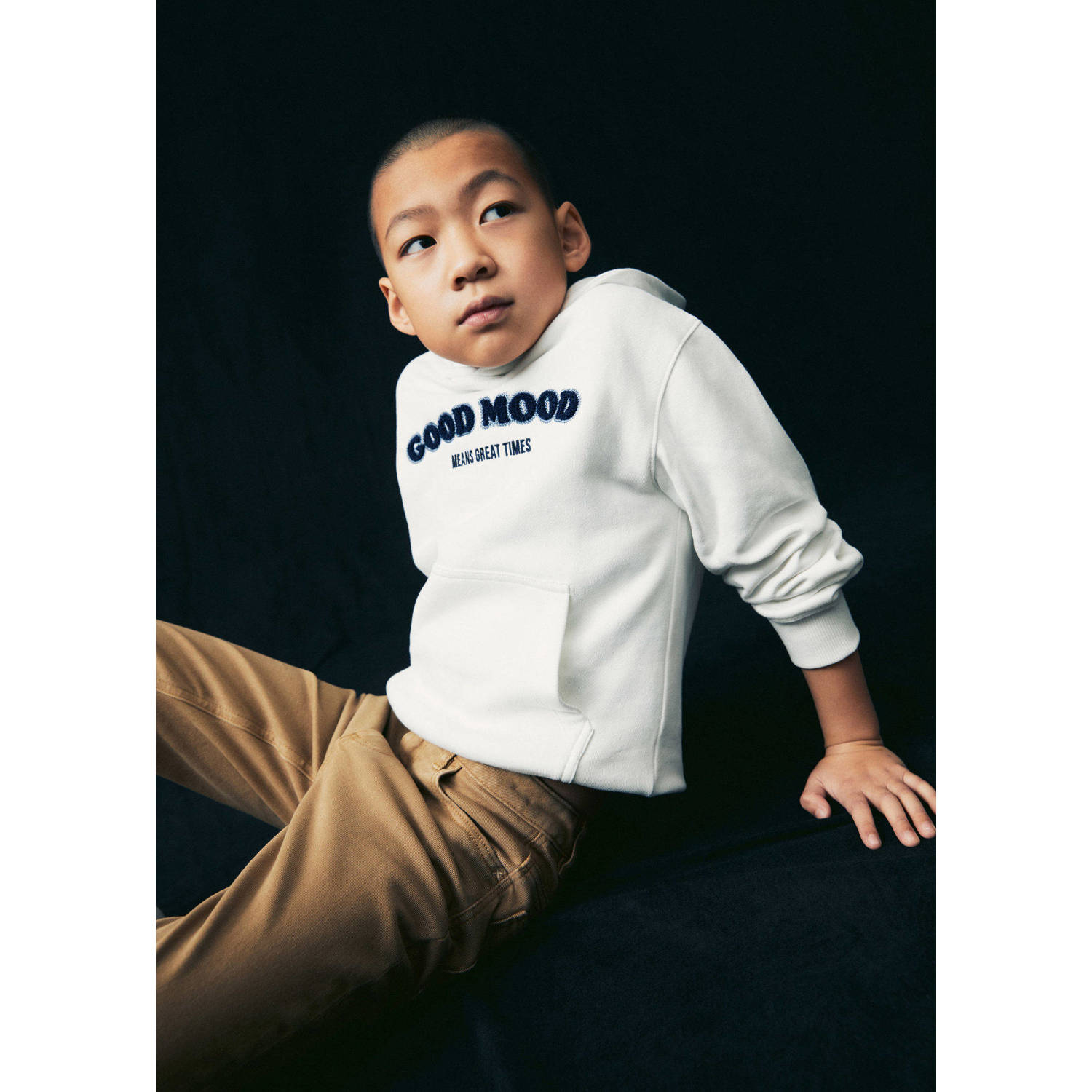 Mango Kids hoodie met tekst wit donkerblauw