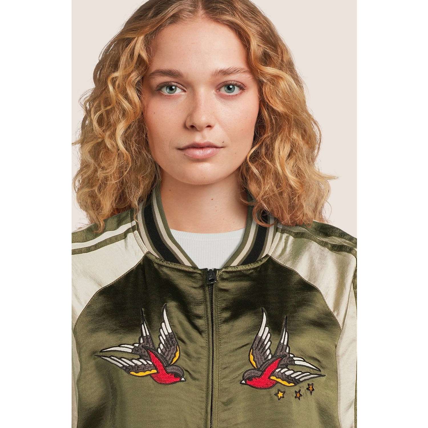 Superdry bomberjack SUIKAJAN EMBROIDERED BOMBER olijfgroen