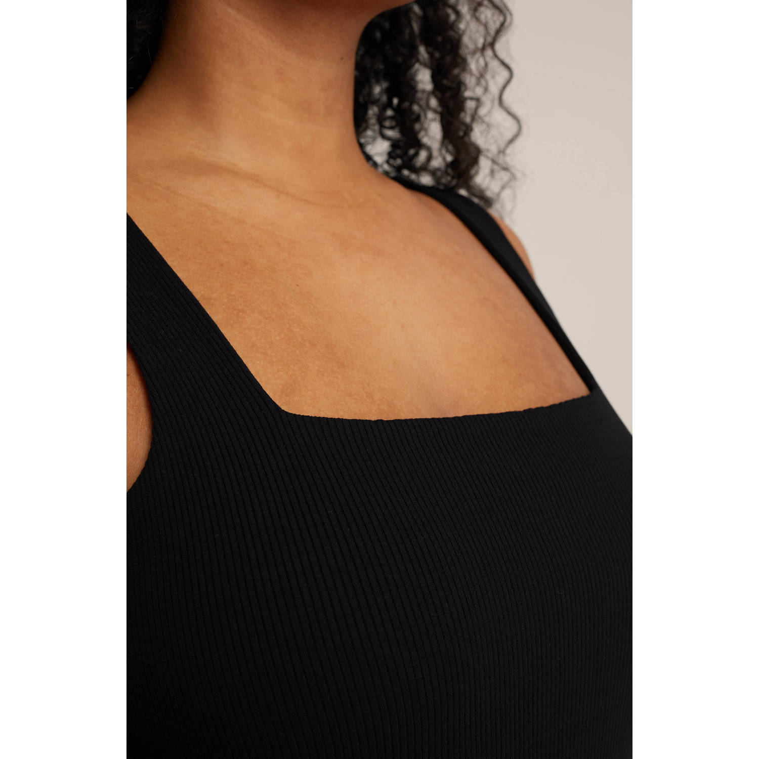 WE Fashion Curve ribgebreide singlet zwart
