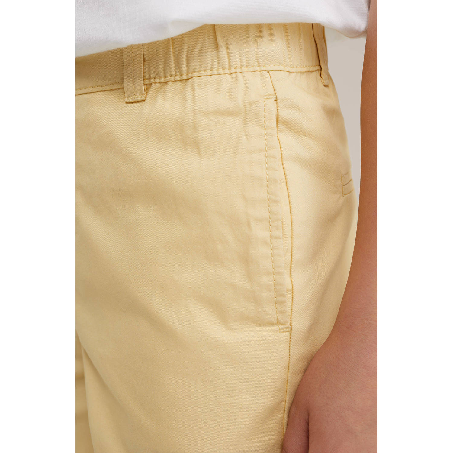 WE Fashion tapered fit chino short lichtgeel