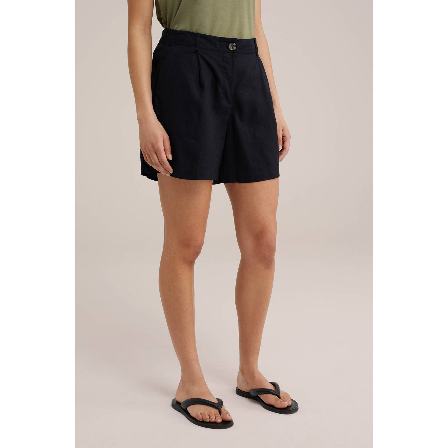 WE Fashion high waist straight fit short zwart