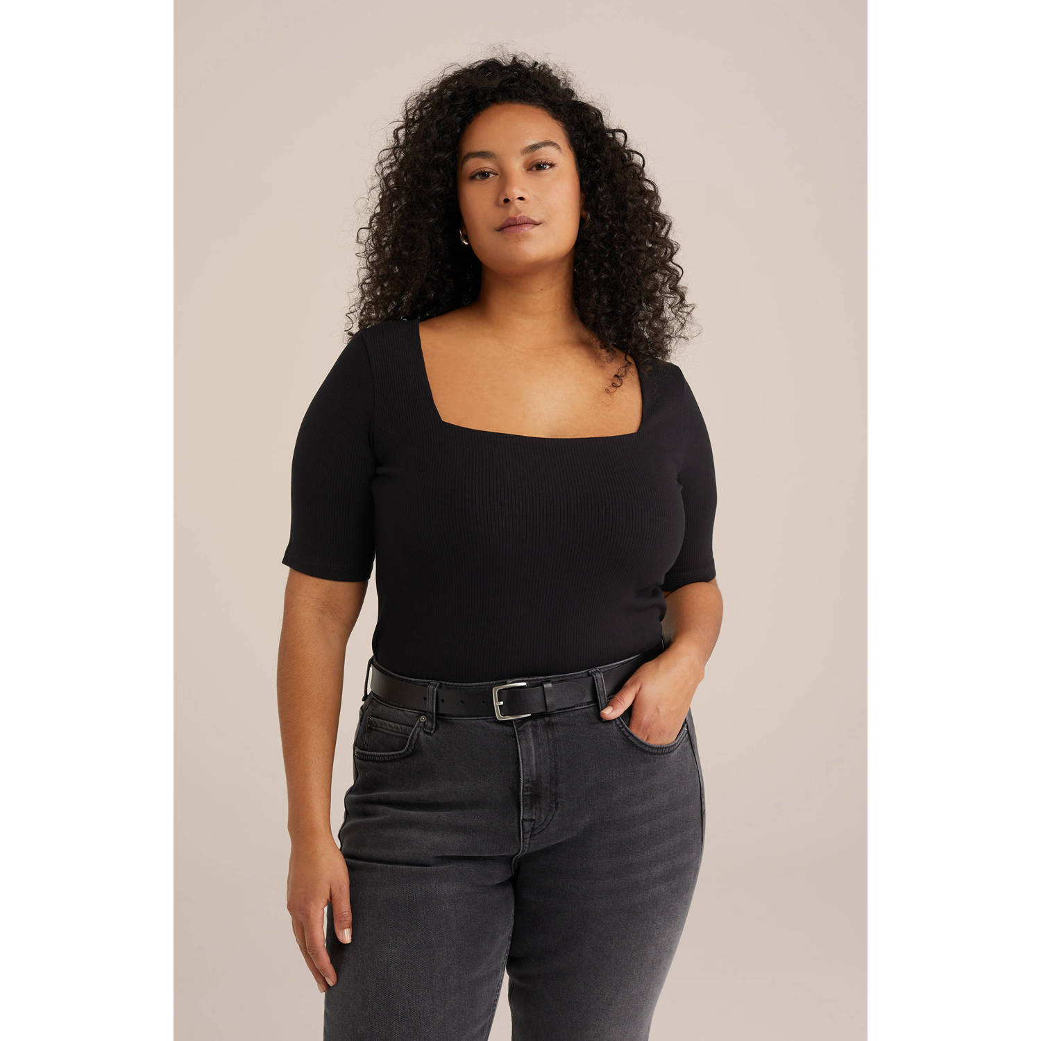 WE Fashion Curve ribgebreide top zwart