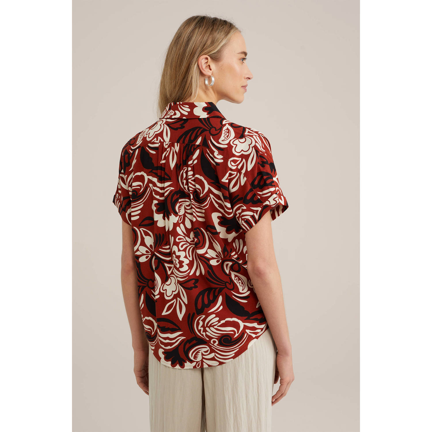 WE Fashion blouse met all over print bruin