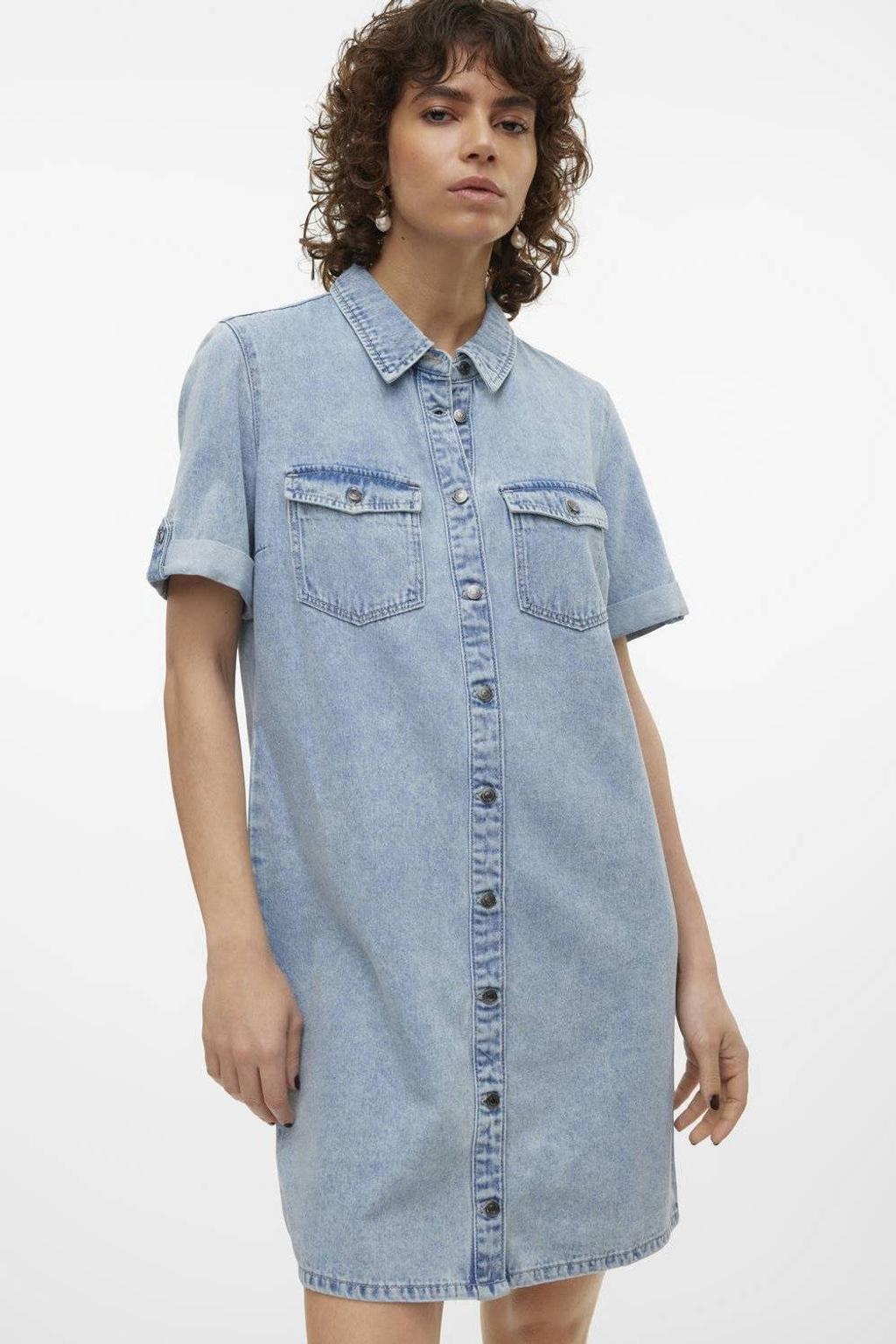 Lichtblauwe dames VERO MODA spijkerjurk van katoen met effen, korte mouwen, klassieke kraag en knoopsluiting