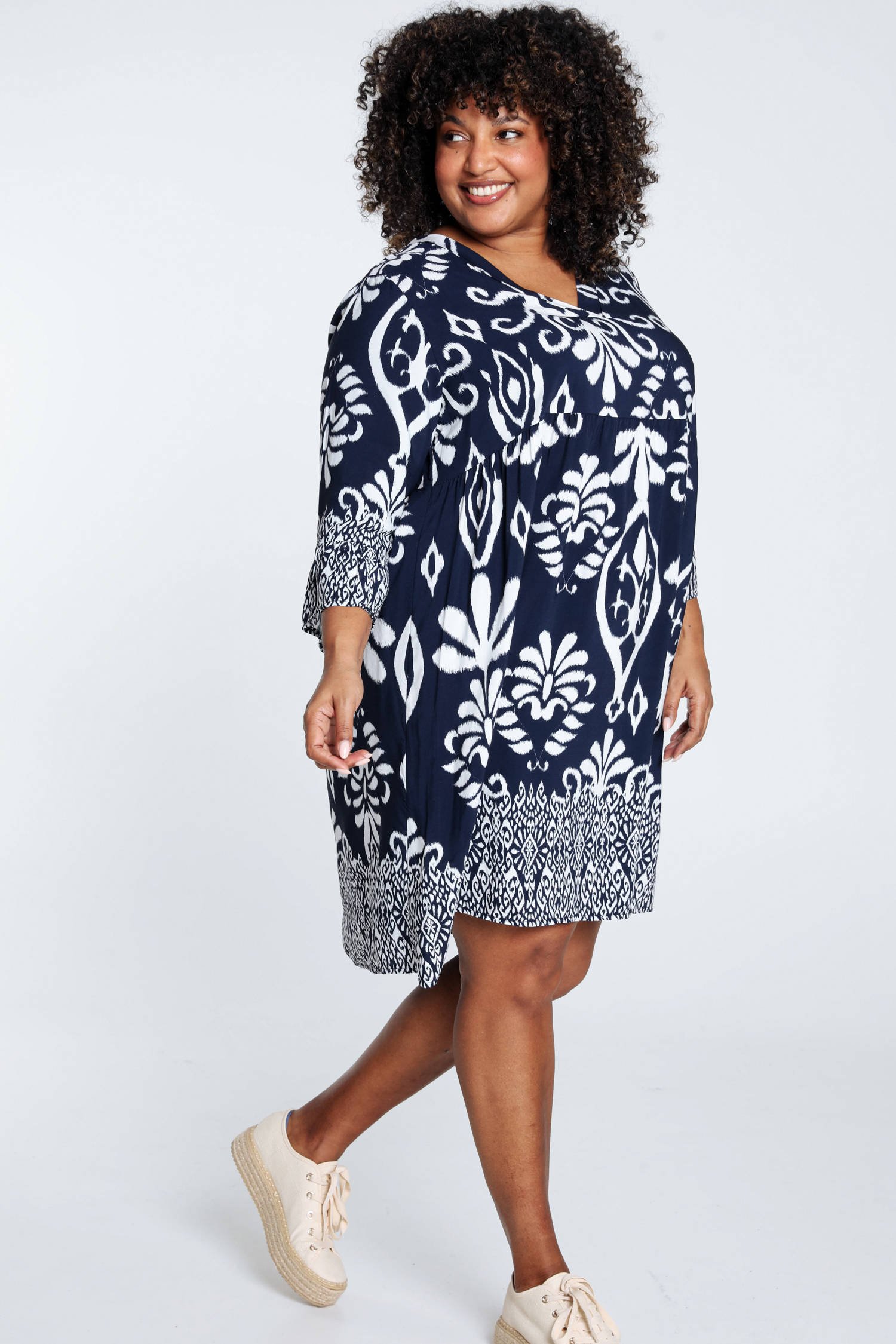 jurk met all over print marine wit