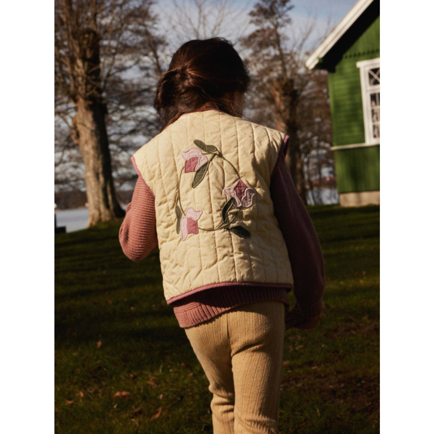 LIL' ATELIER MINI gilet NMFDUNNA met backprint en borduursels ecru roze groen
