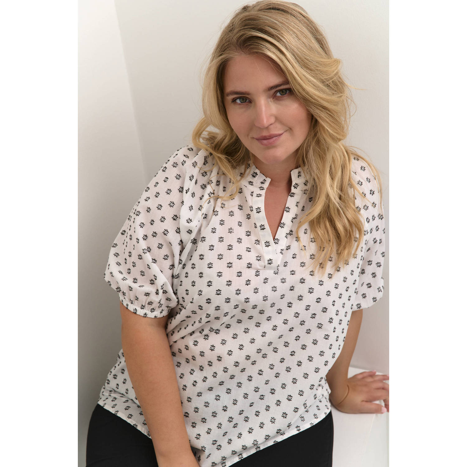 Kaffe Curve blousetop met all over print en borduursels wit zwart