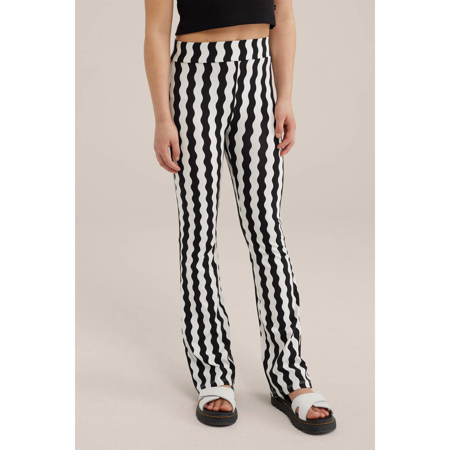 WE Fashion gestreepte flared broek zwart wit Meisjes Viscose Streep 152