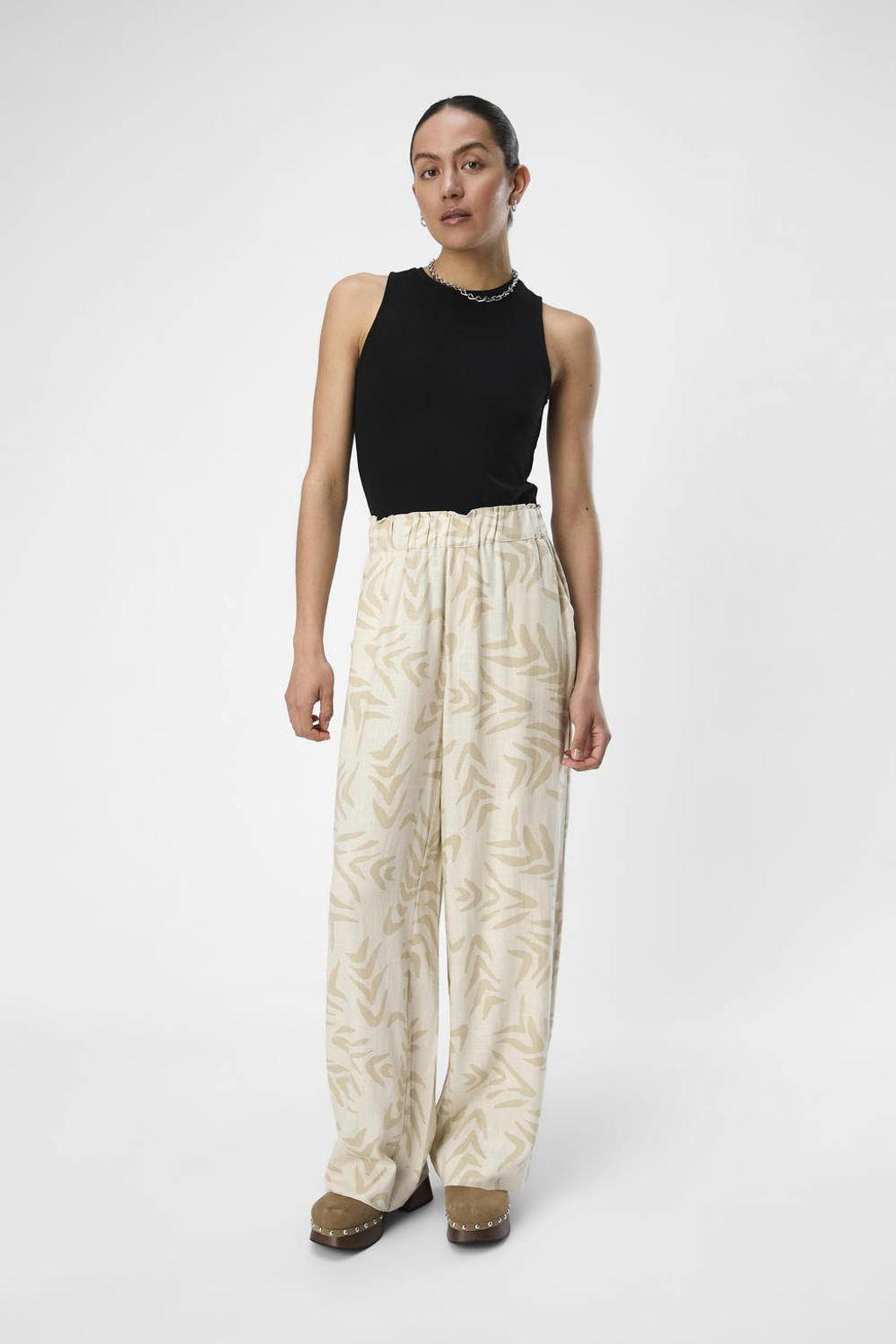 object-wide-leg-broek-objemira-met-all-over-print-beige-beige-5715516292416.jpg?w=1024&h=1536&qlt=75&fit=contain