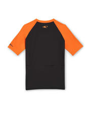 thumbnail: Zwart en oranje jongens O'Neill UV T-shirt Cali van gerecycled polyester met meerkleurige print, korte mouwen en ronde hals