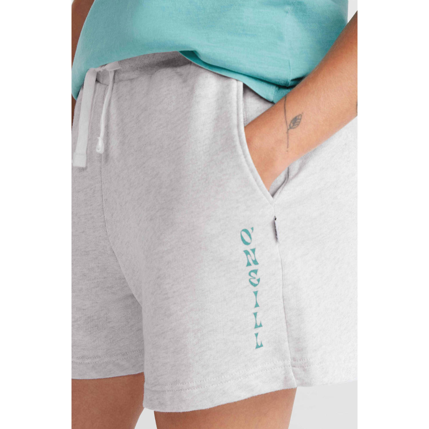 O'Neill high waist relaxed sweatshort met logo grijs melange