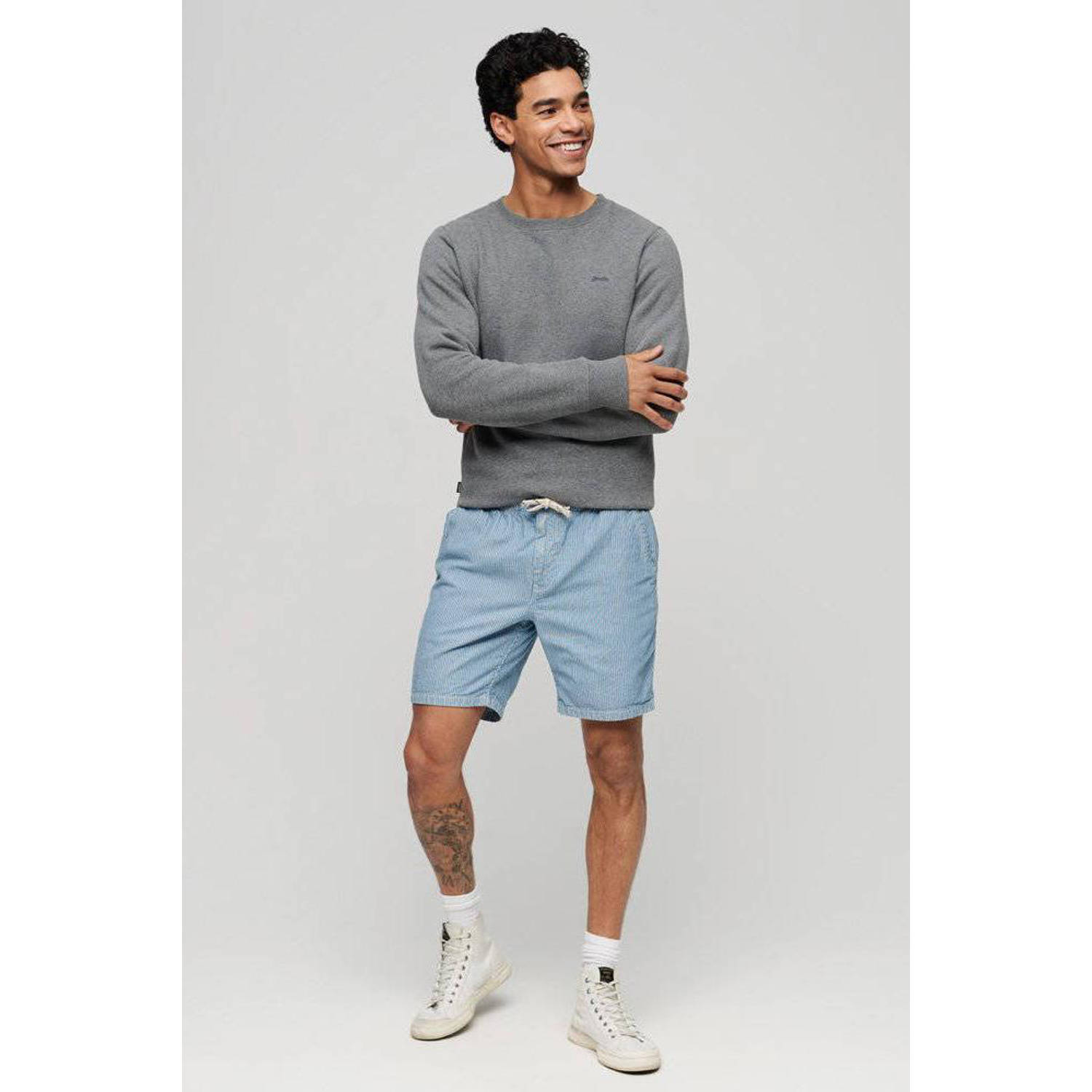 Superdry regular fit short met krijtstreep blauw