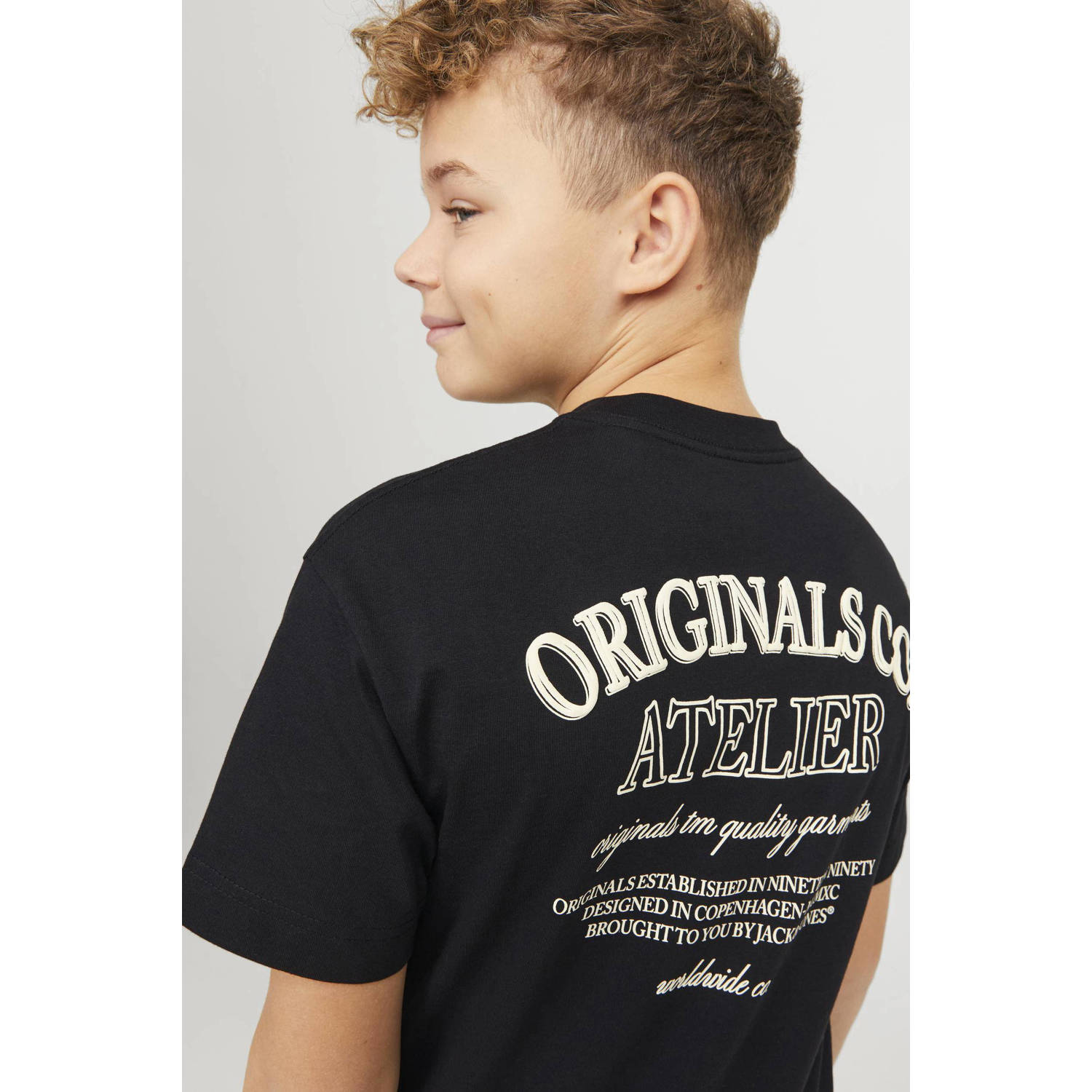 JACK & JONES JUNIOR T-shirt JORSANTORINI met backprint zwart