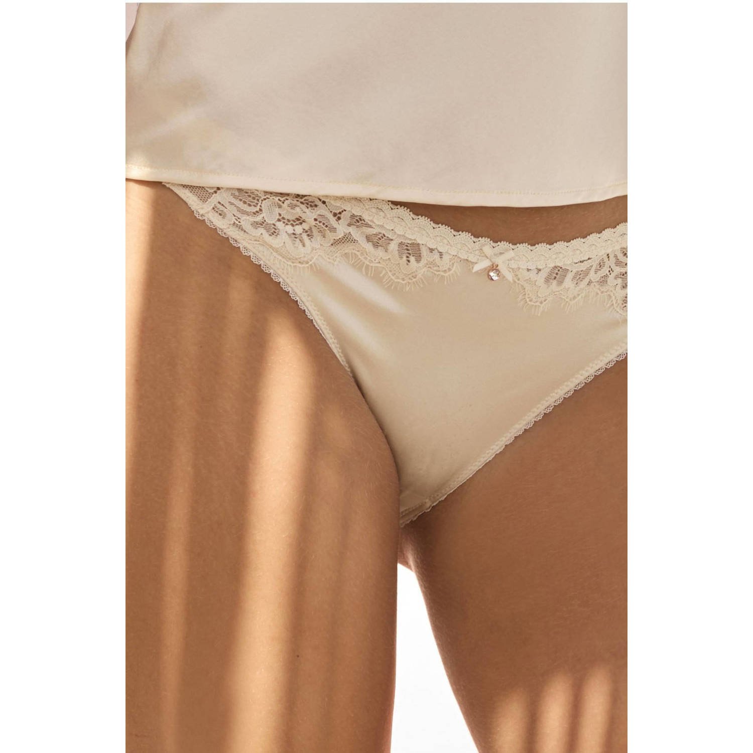 Lascana slip met zijde champagne