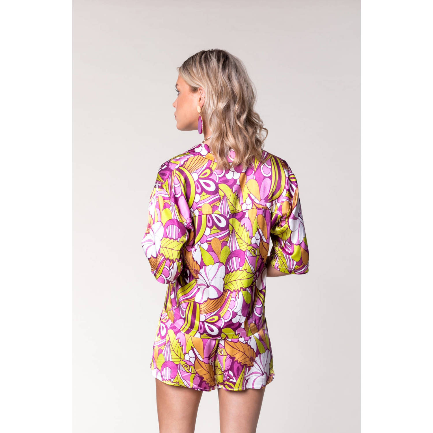 Colourful Rebel gebloemde satijnen regular fit short Tilly paars limegroen