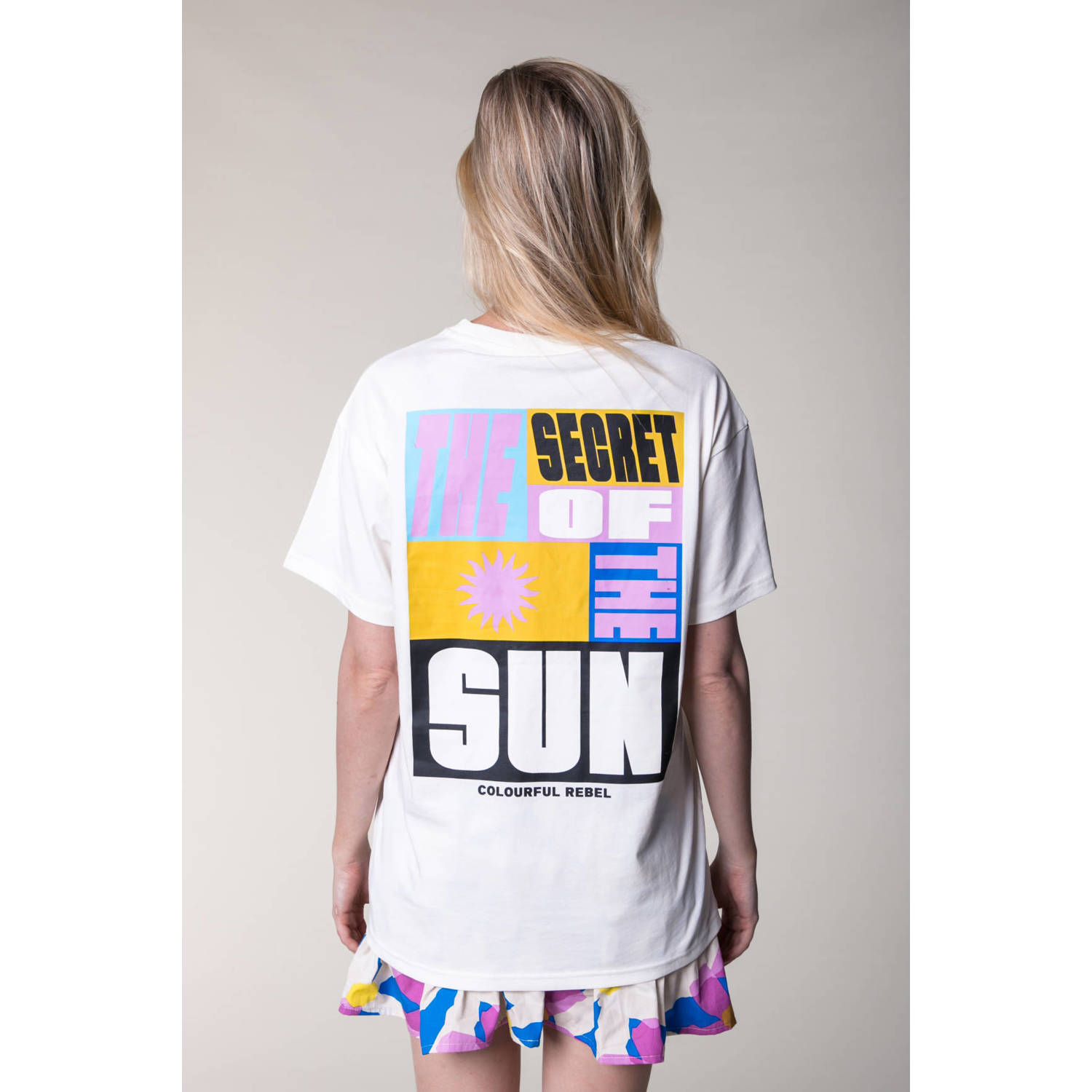 Colourful Rebel T-shirt Secret Sun met backprint wit zwart