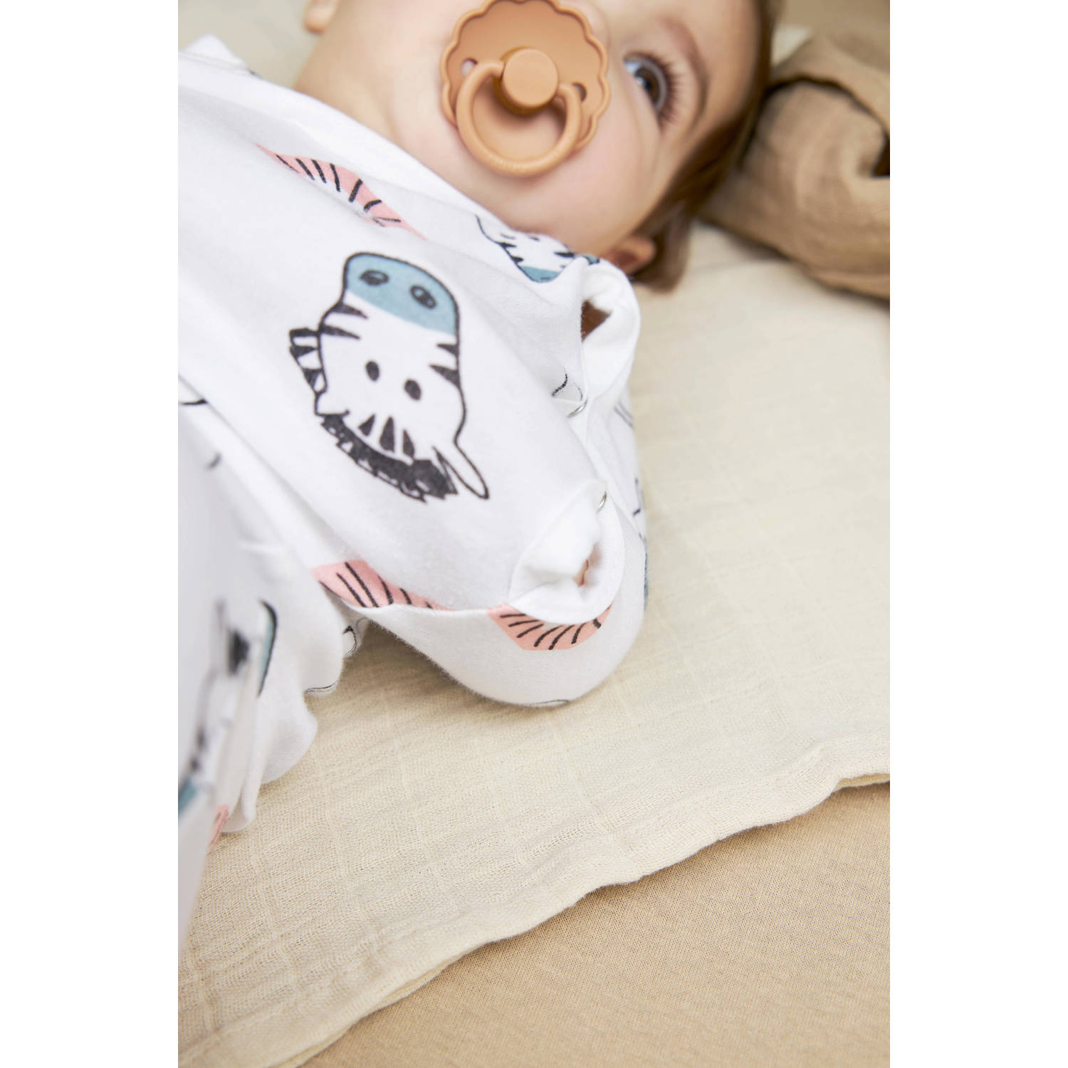 Meyco cocoon inbakerslaapzak Animal wit zand zwart 70cm