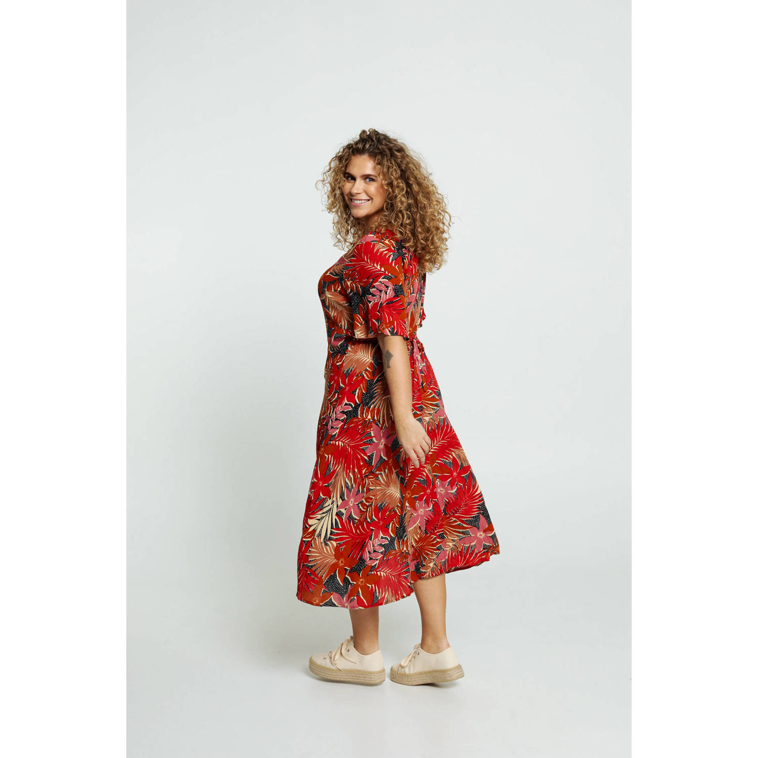 Paprika A-lijn jurk met bladprint en ceintuur rood multi