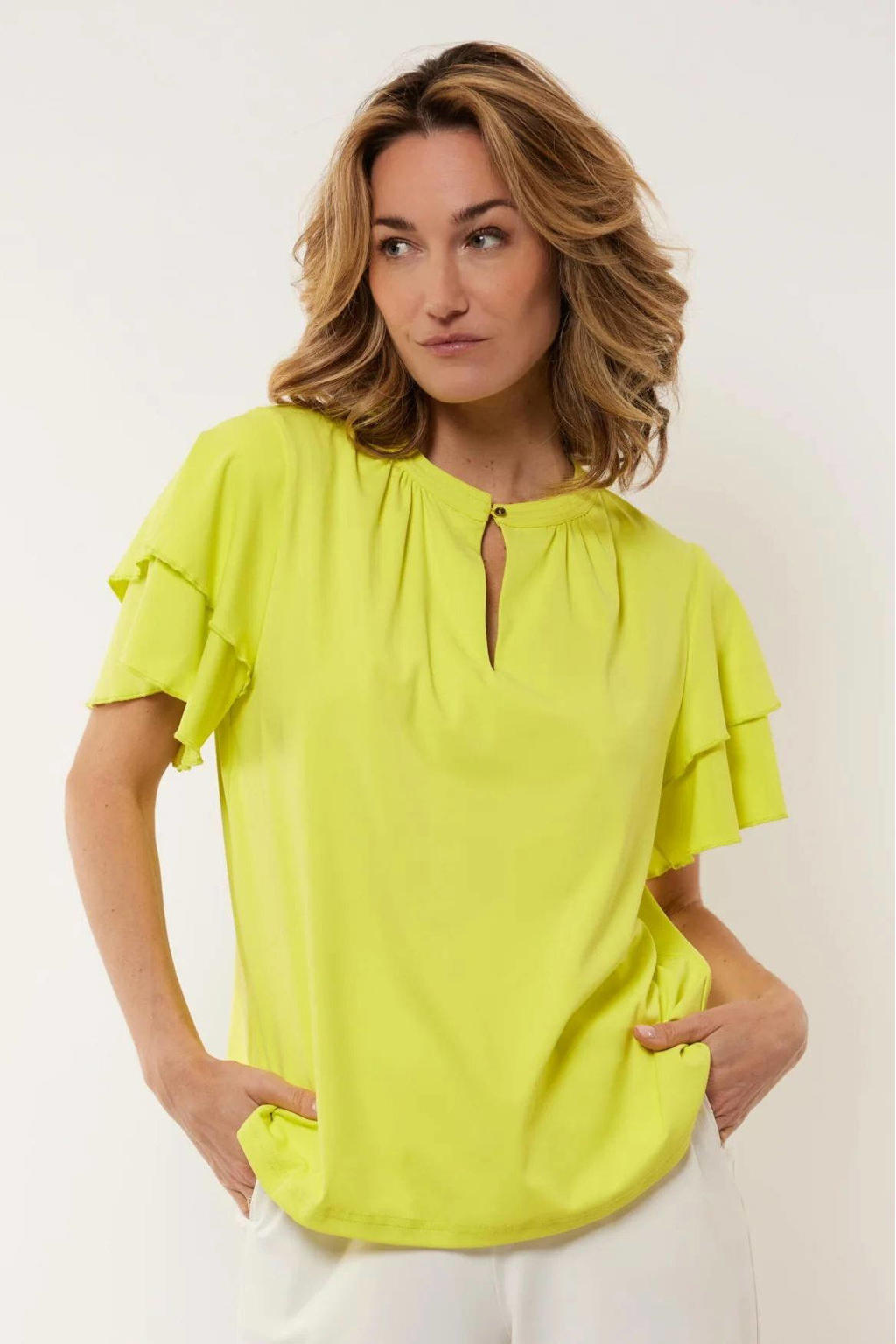 Limegroene dames G-maxx blousetop Daylinn van polyamide met effen, korte mouwen, ronde hals, knoopsluiting en open detail