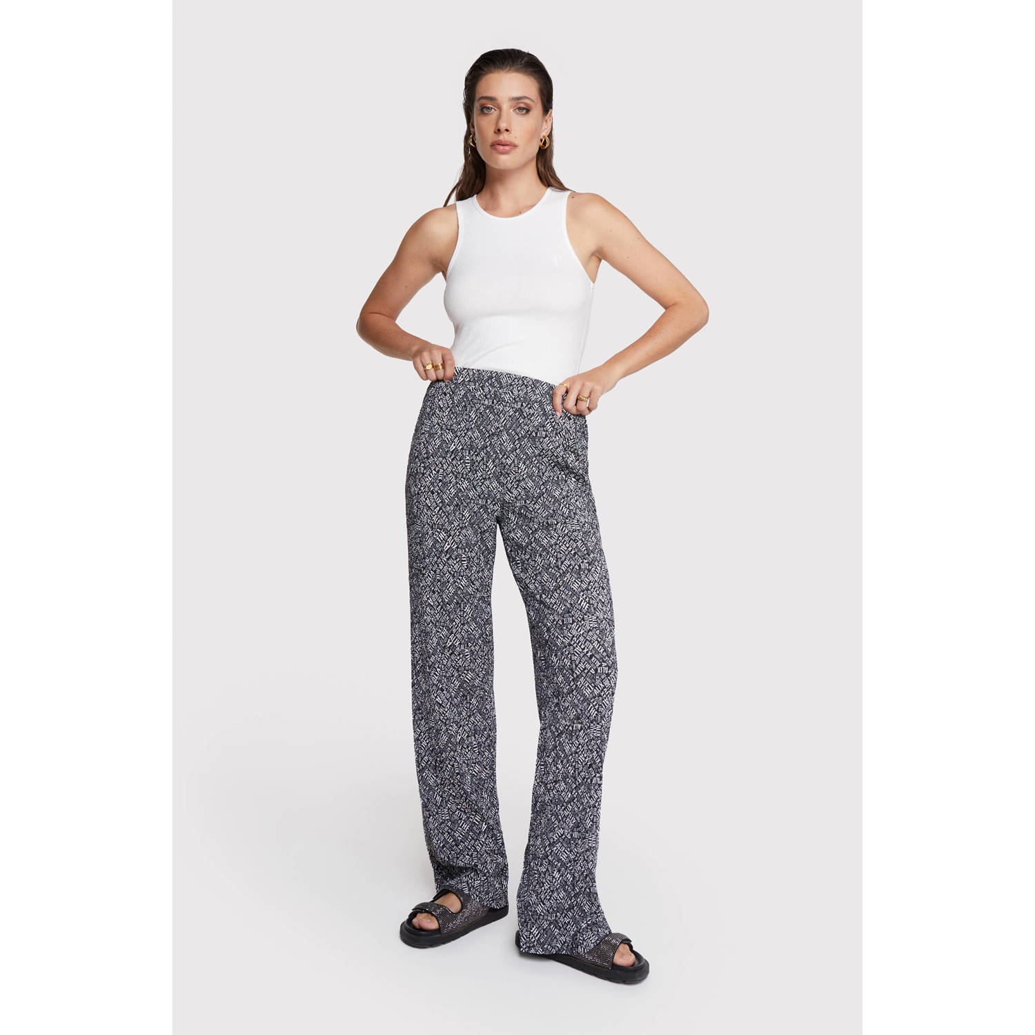 Alix the Label high waist flared broek met tekst zwart wit