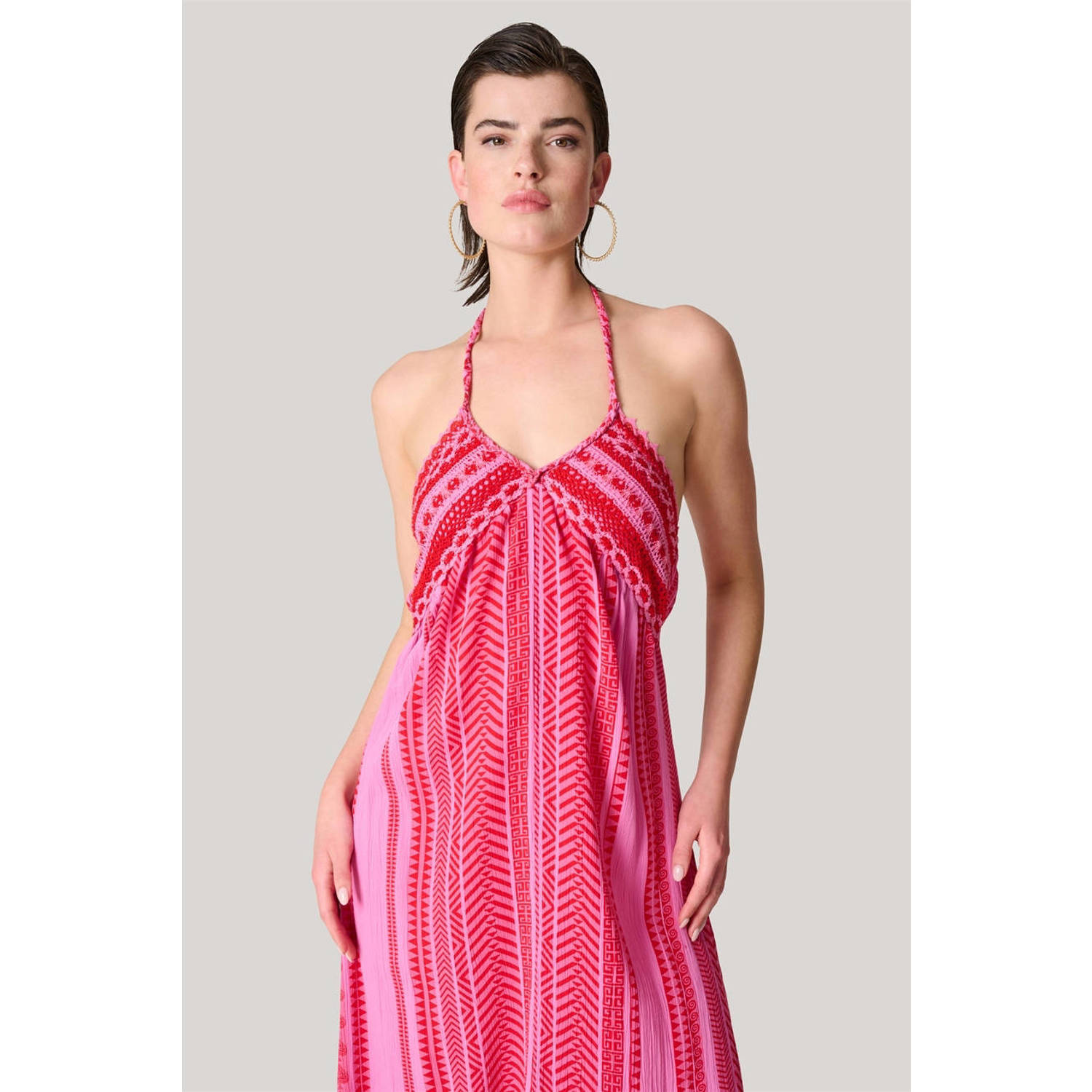 Shoeby halter maxi jurk met all over print en volant roze rood