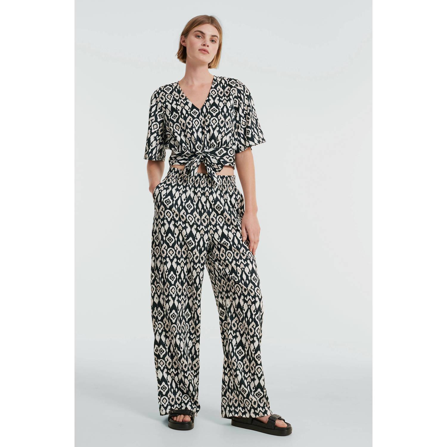 VERO MODA high waist loose fit broek VMJULIET met all over print zwart wit