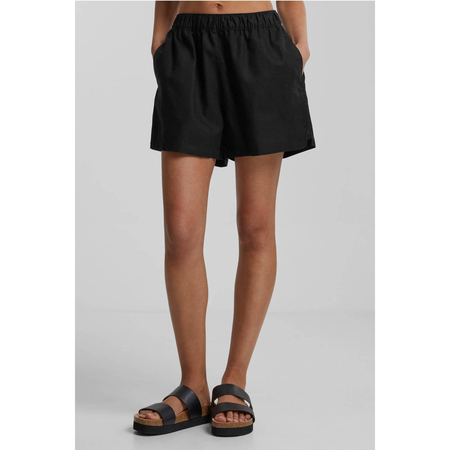 Urban Classics Curvy loose fit short zwart