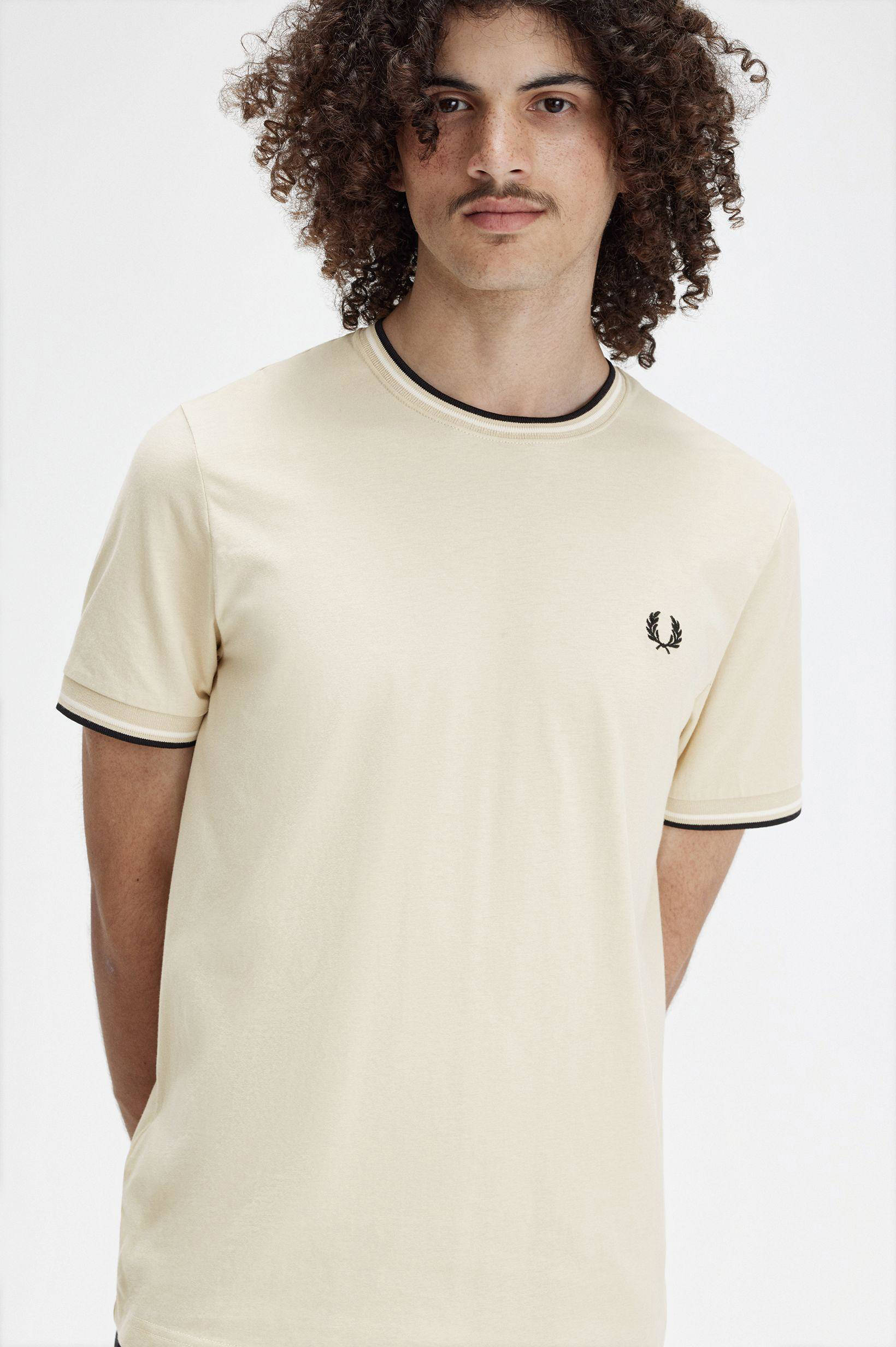 Fred Perry T-shirt TWIN TIPPED met logo oatmeal/ecru/blk