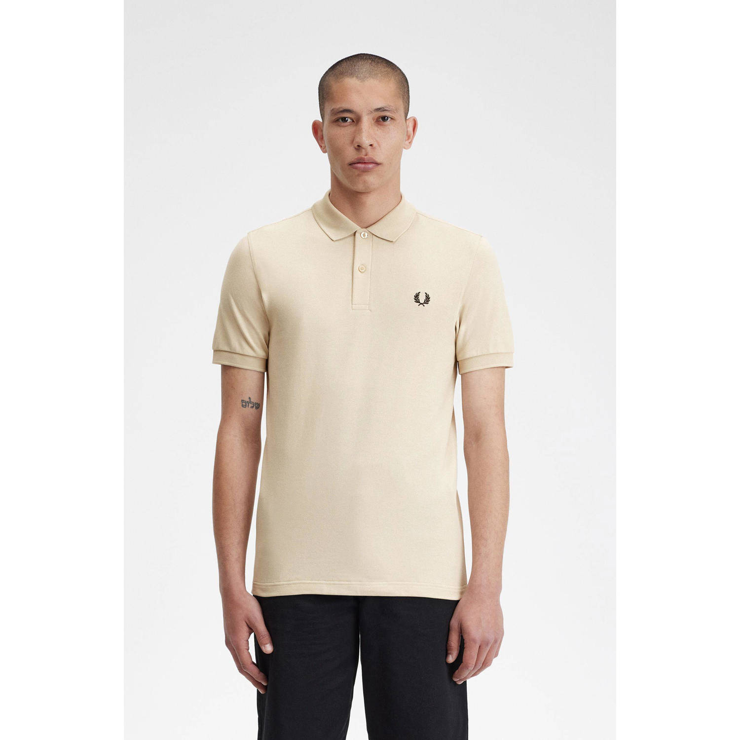Fred Perry regular fit polo met logo oatmeal black