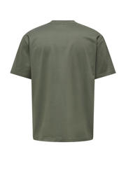 thumbnail: Donkergroene heren ONLY & SONS relaxed T-shirt van katoen met effen, korte mouwen en ronde hals
