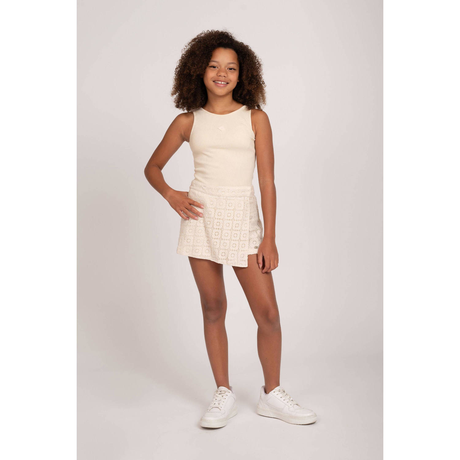 NIK&NIK ribgebreide top Bella met open rug ecru