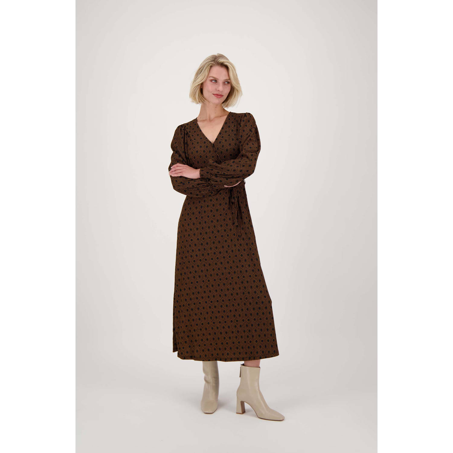 Zusss overslagjurk met all over print en ceintuur camel zwart