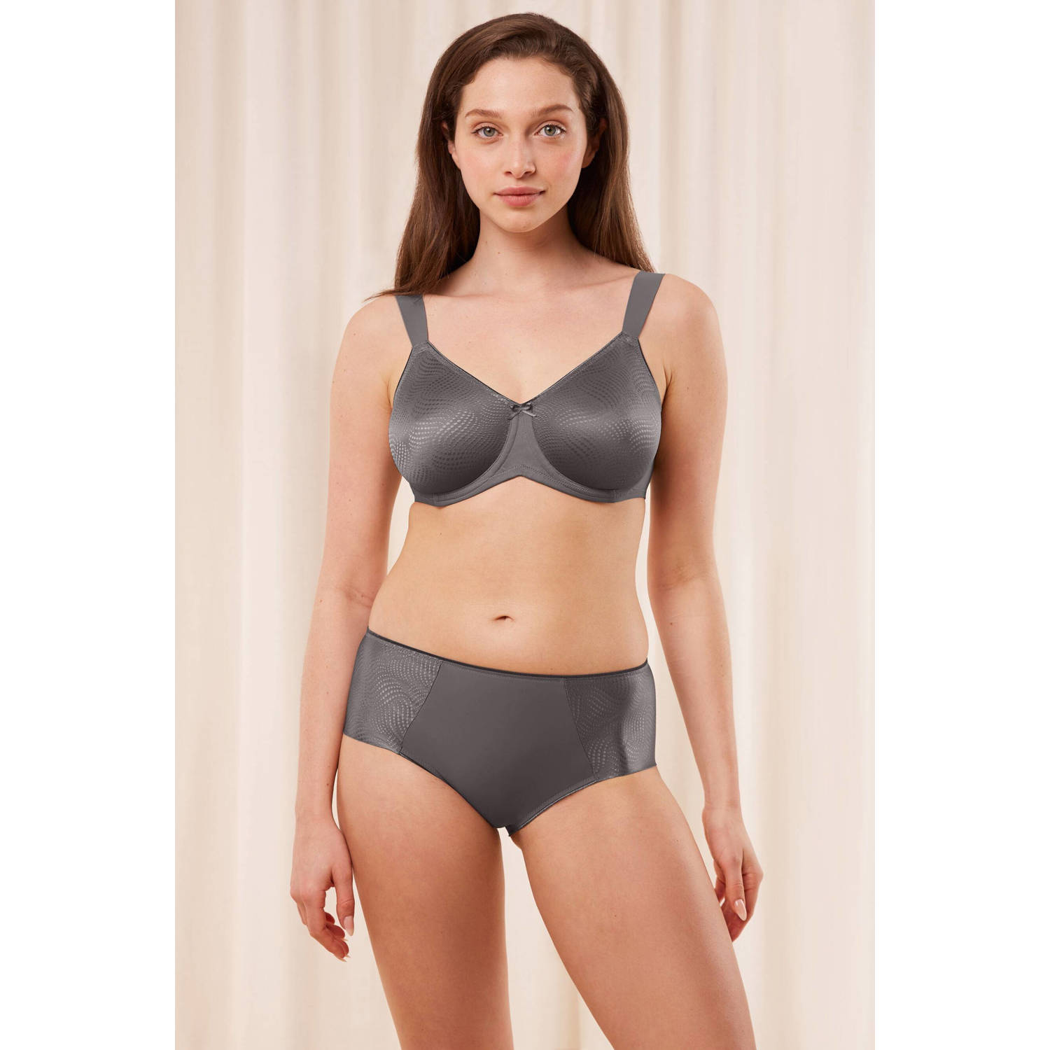 Triumph Minimizer-bh Essential Minimizer T W X maakt de borst optisch kleiner met een cupmaat