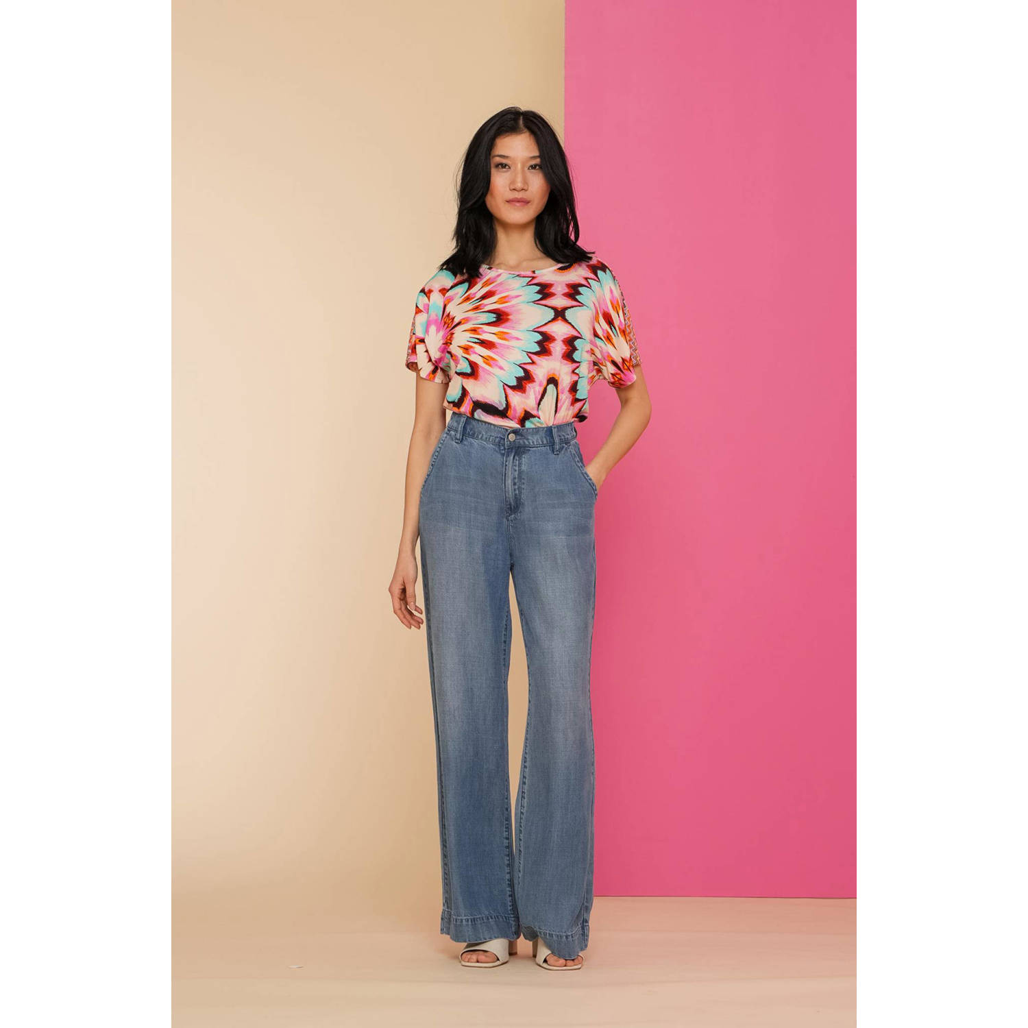 Geisha T-shirt met all over print ecru roze blauw