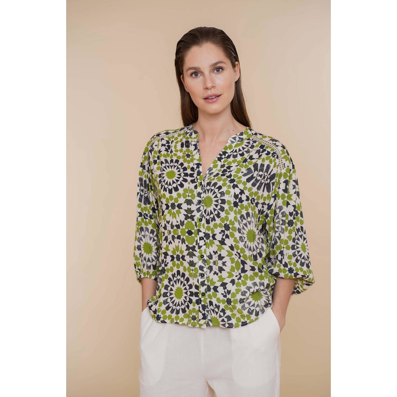 Geisha blouse met all over print groen ecru zwart