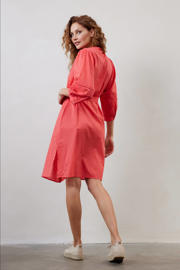 thumbnail: Koraalrode dames Didi blousejurk Marseille van viscose met effen, driekwart mouwen, V-hals, knoopsluiting en broderie