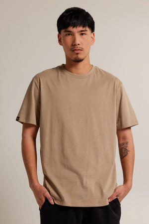regular T-shirt bruin
