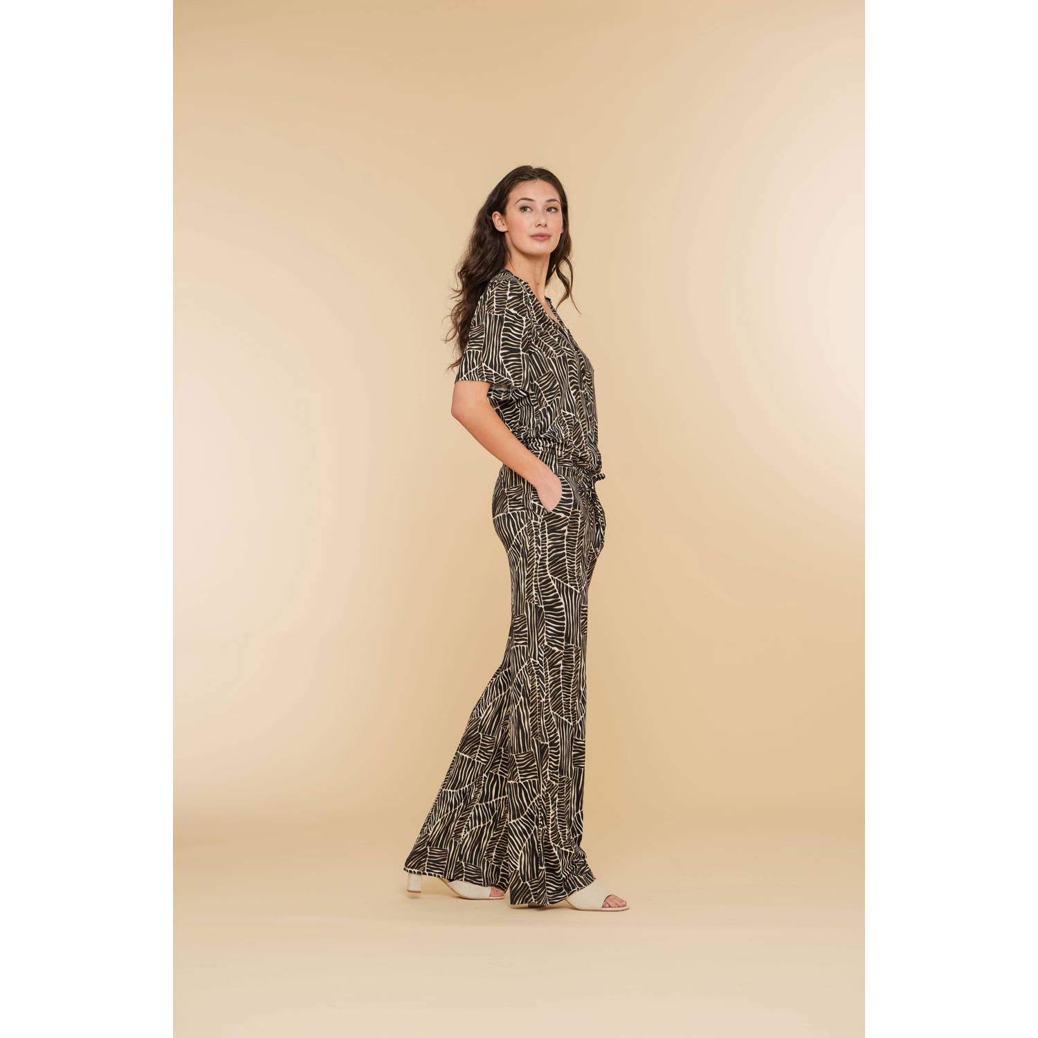 Geisha jumpsuit met all over print zwart wit
