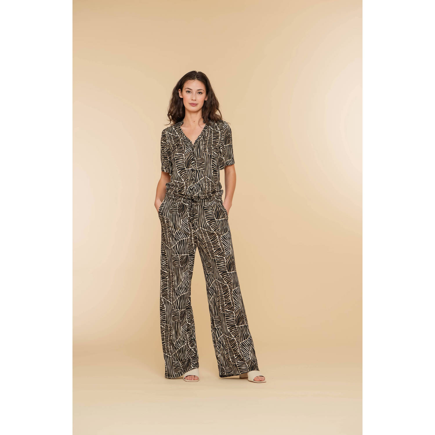 Geisha jumpsuit met all over print zwart wit