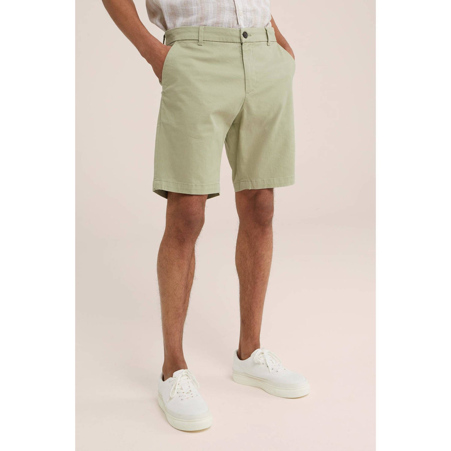 WE Fashion regular fit short lichtgroen