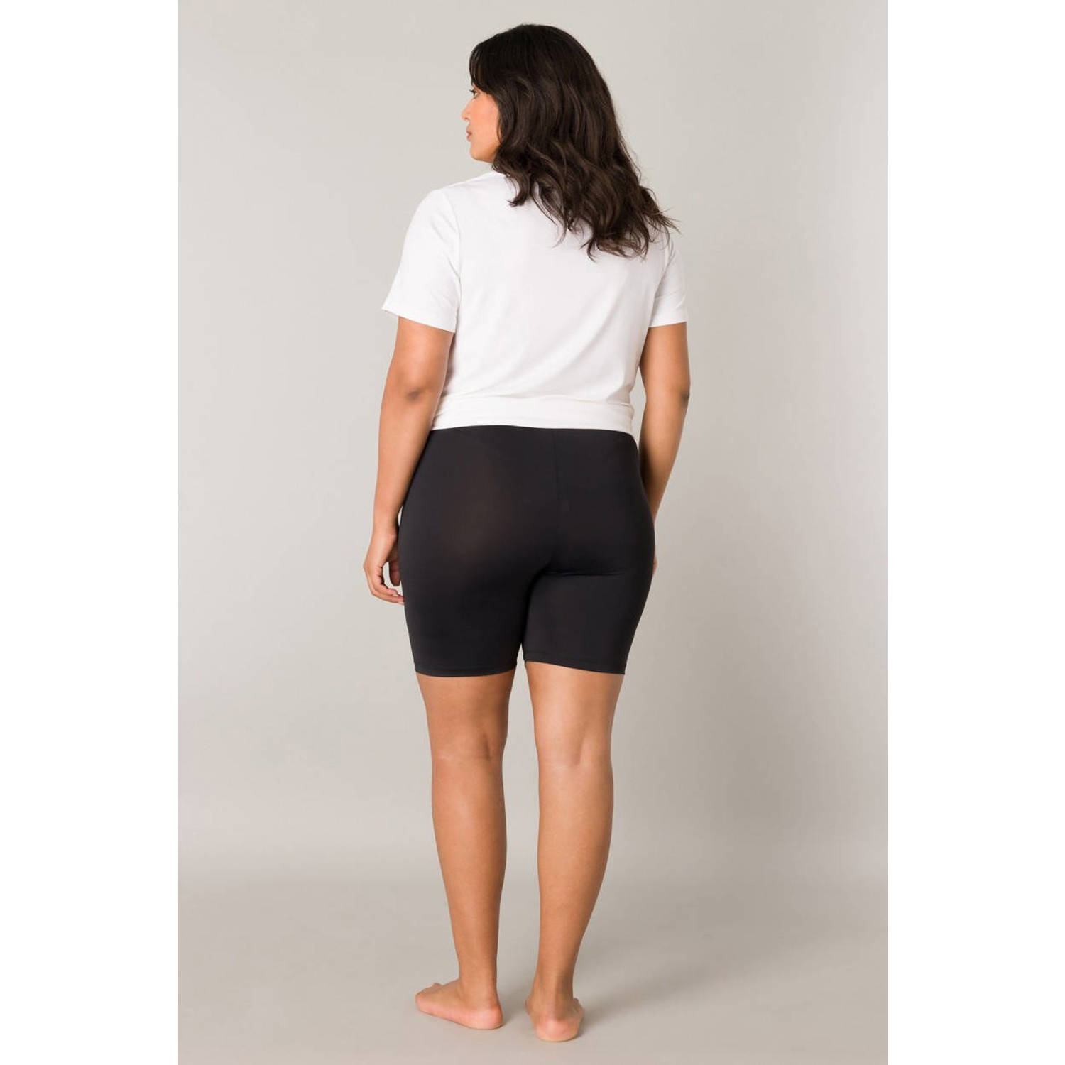 Base Level Curvy high waist regular fit short Yanissa zwart