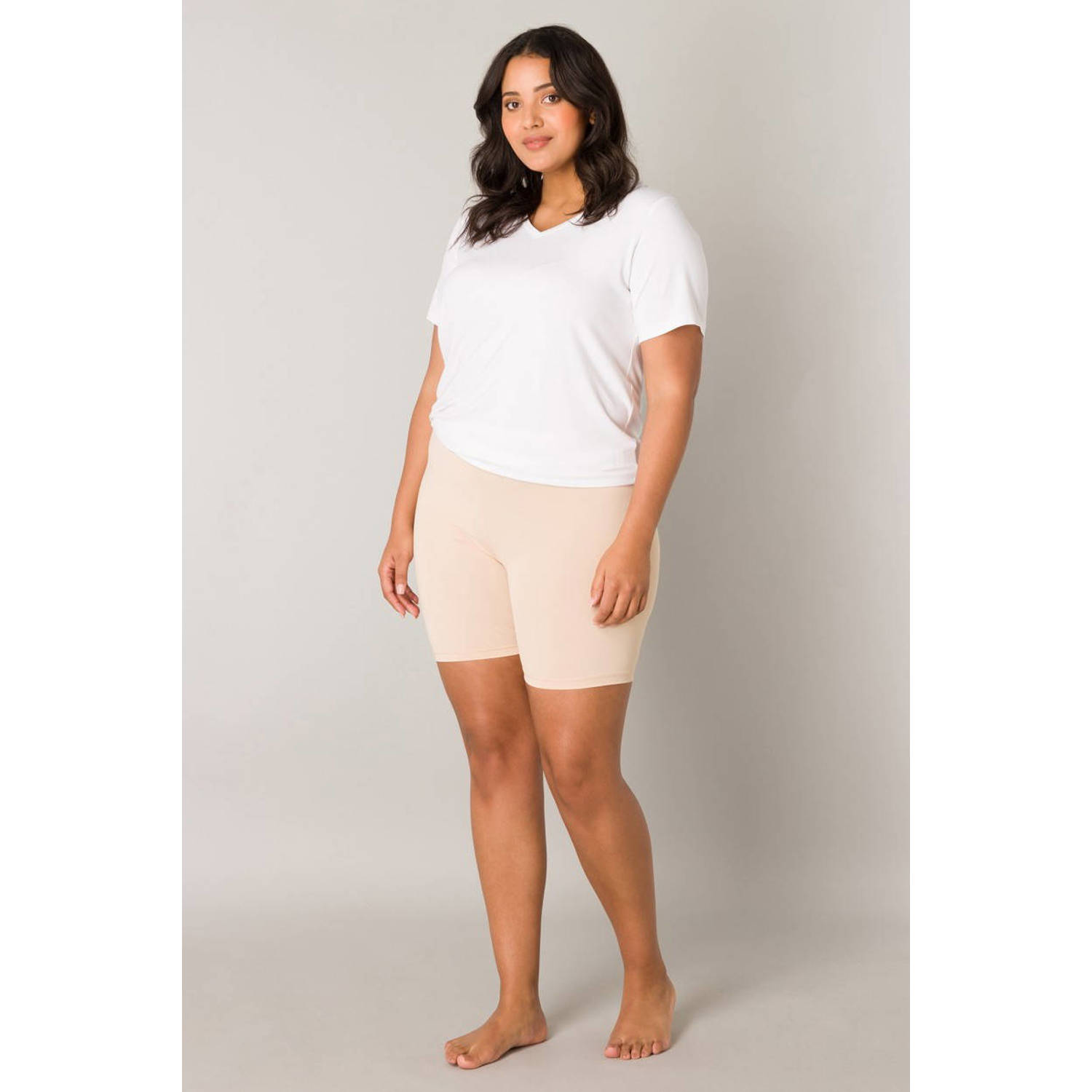 Base Level Curvy high waist regular fit short Yanissa nude