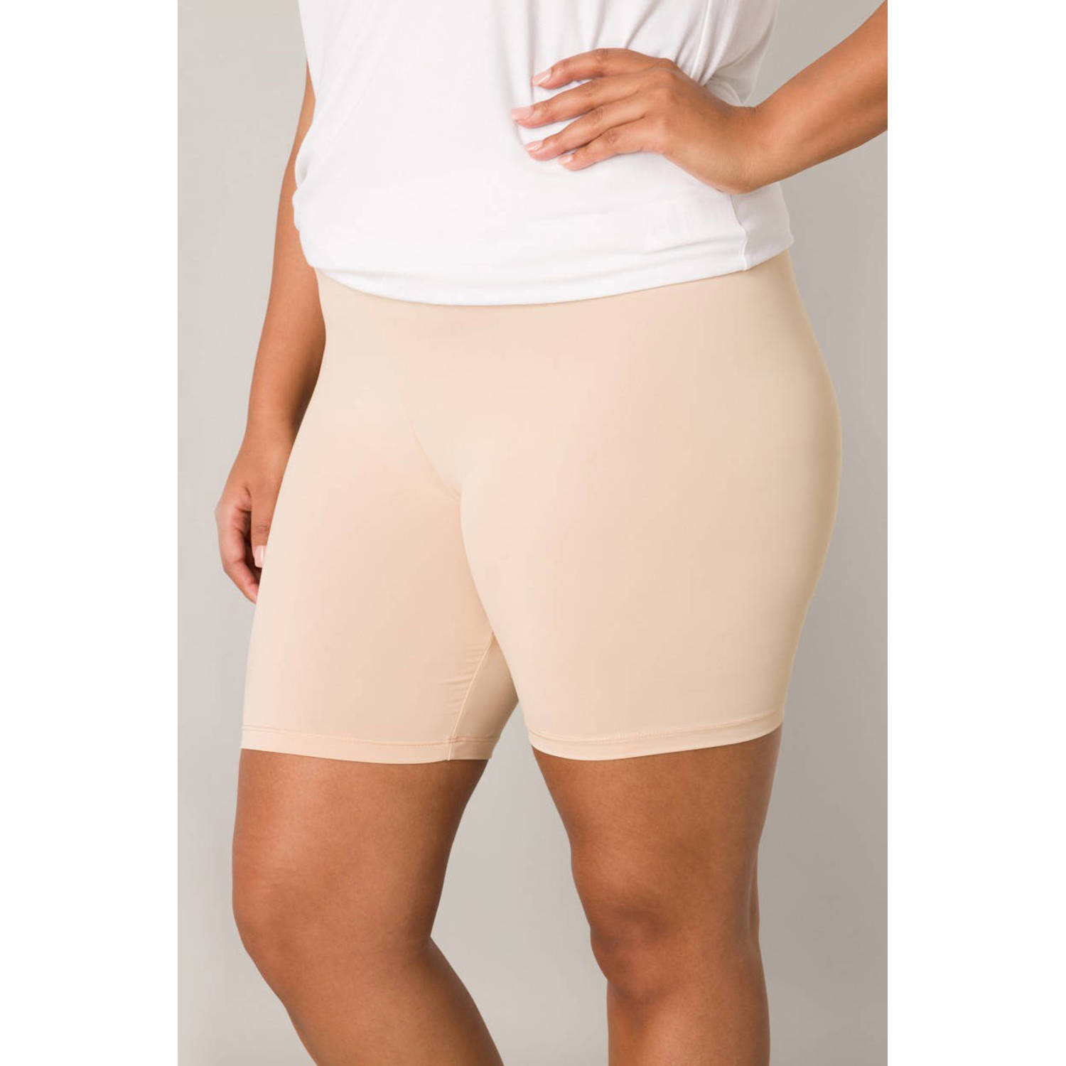 Base Level Curvy high waist regular fit short Yanissa nude