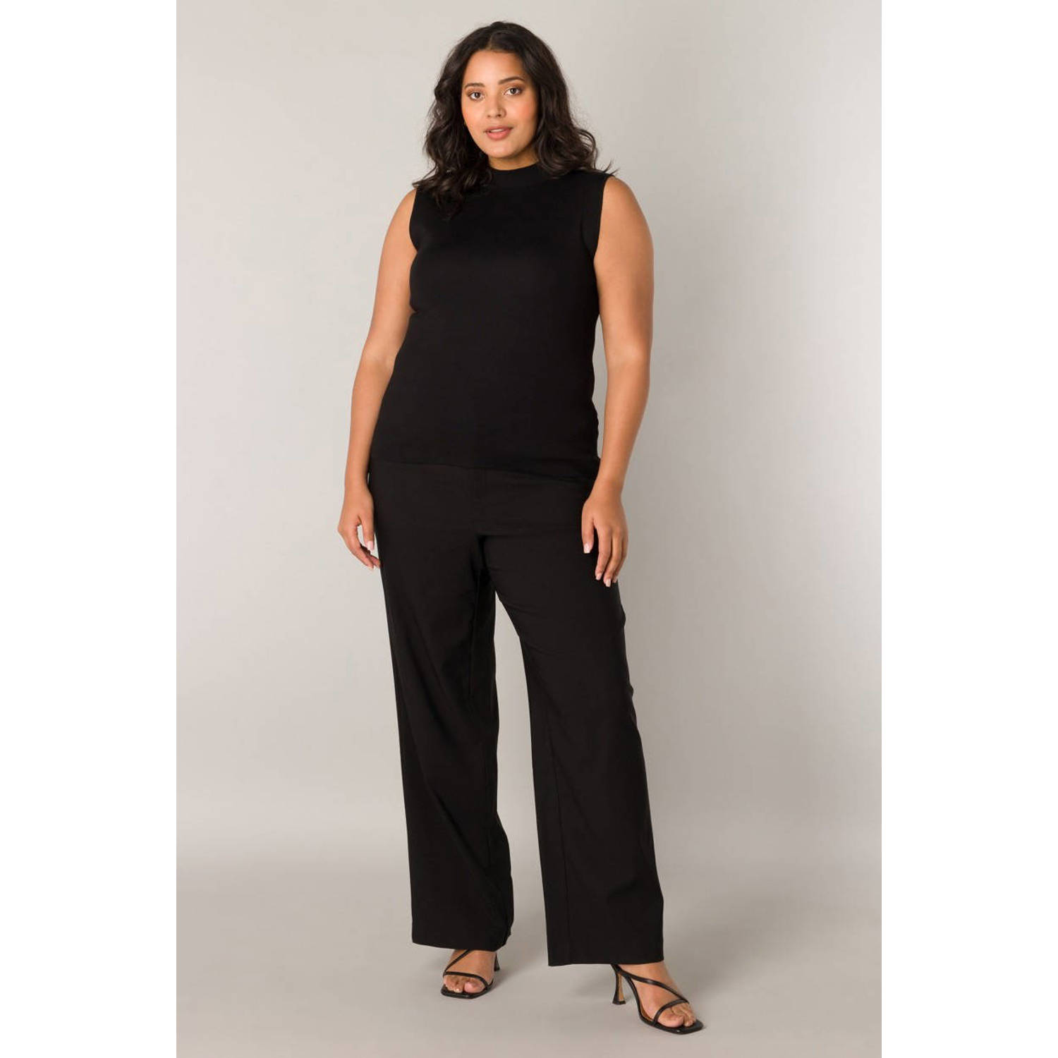 Base Level Curvy top Yaline zwart