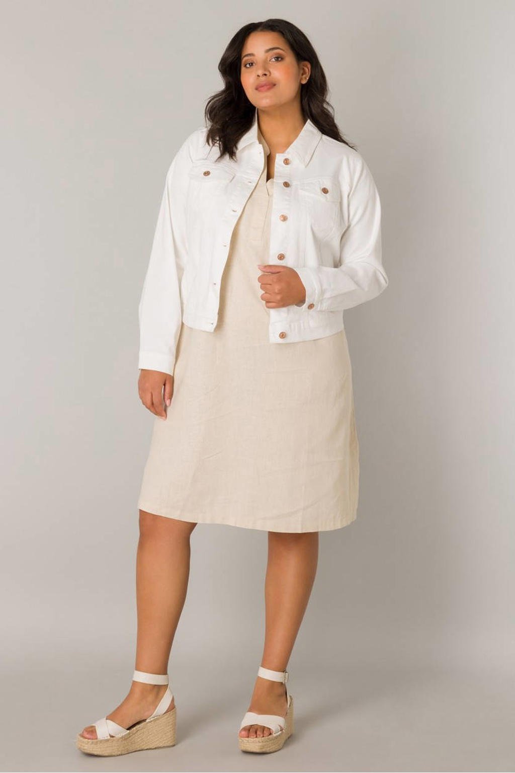 Witte dames Base Level Curvy jasje van katoen met effen, lange mouwen, klassieke kraag en knoopsluiting