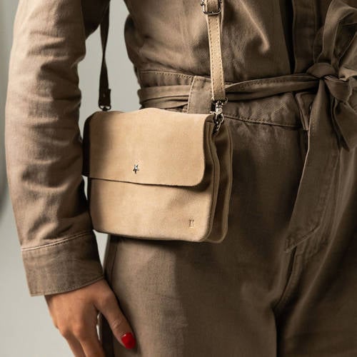 Manfield suede crossbody tas beige afbeelding
