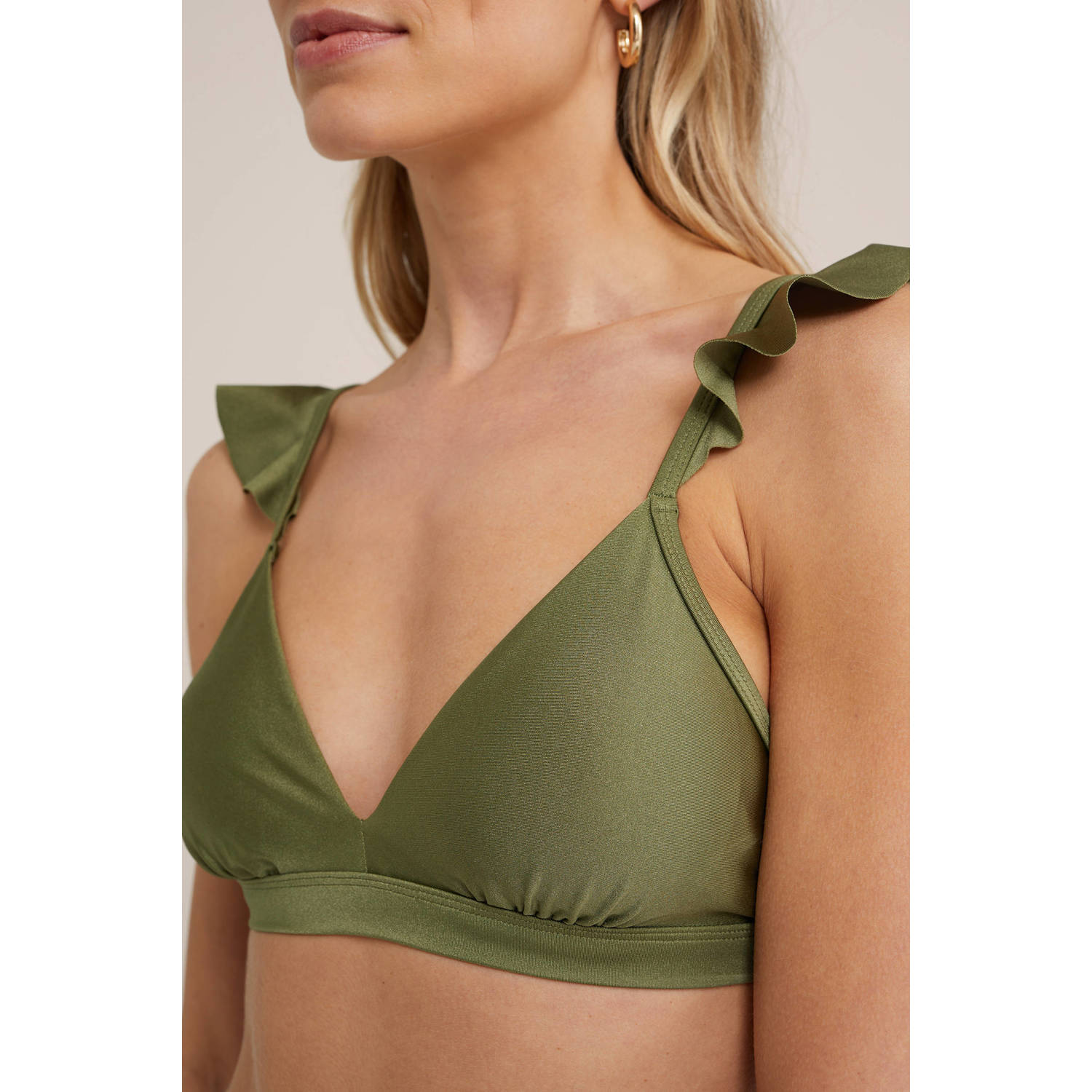 WE Fashion voorgevormde bikinitop Reya met ruches groen